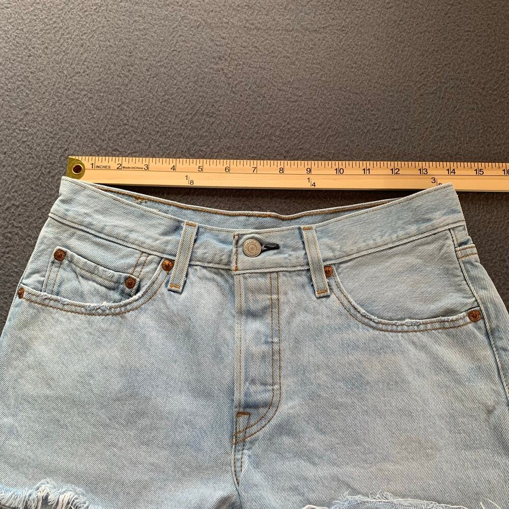 Levi's 501 Button Fly Denim Cut Off Shorts Raw Hem Frayed Light Wash Size 27 - Picture 7 of 9